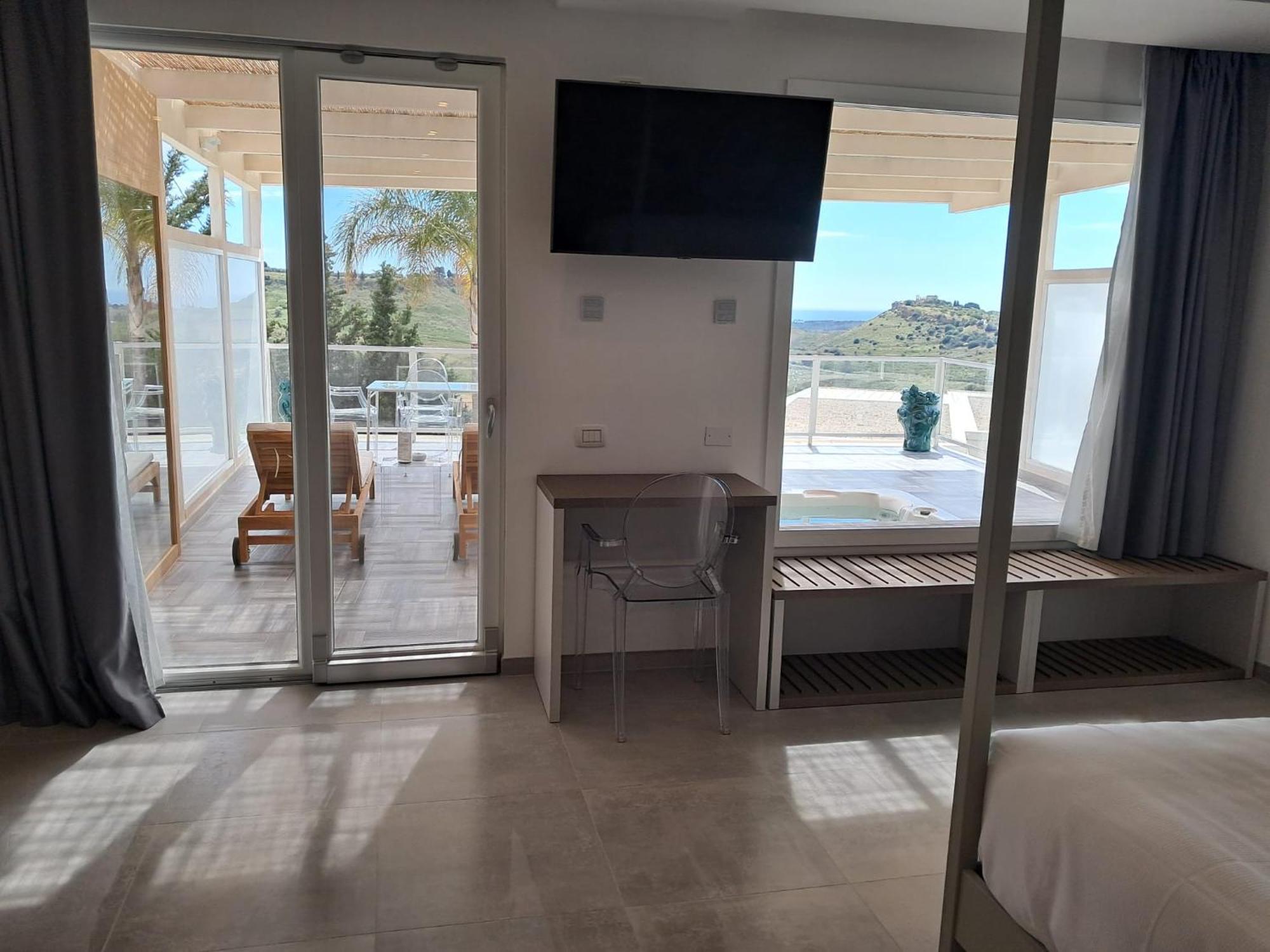 Queen Room Private Spa & View
