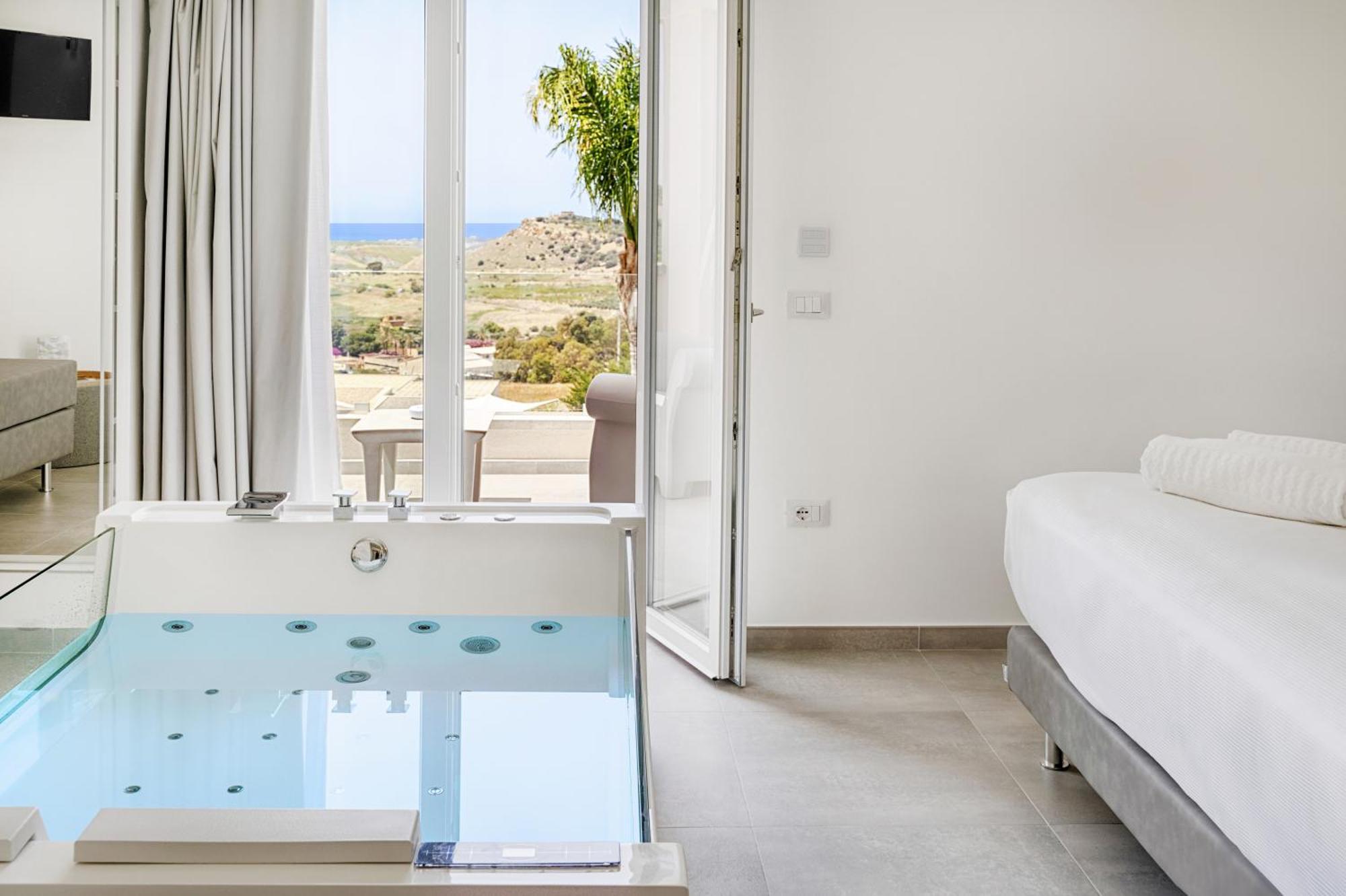 Junior Suite Spa Bath